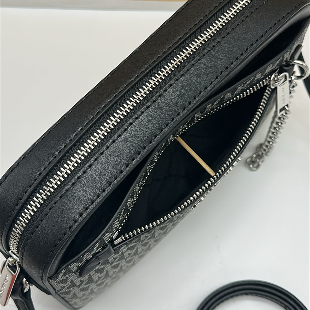 Michael Kors Jet Set Large Ombré Signature Logo East West Crossbody Body
Black - Picture 8 of 14